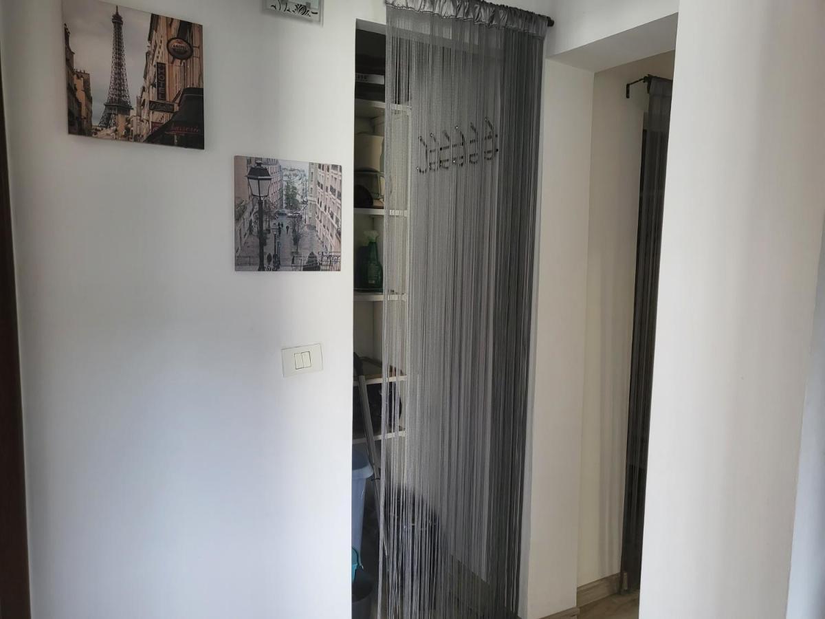 Apartament Cu 3 Camere Chiar In Inima Capitalei Boekarest Buitenkant foto
